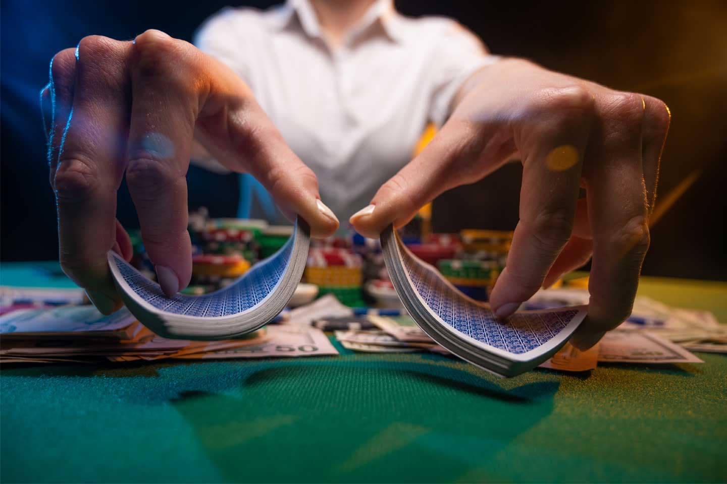 Comment devenir croupier de casino en France : Le guide complet